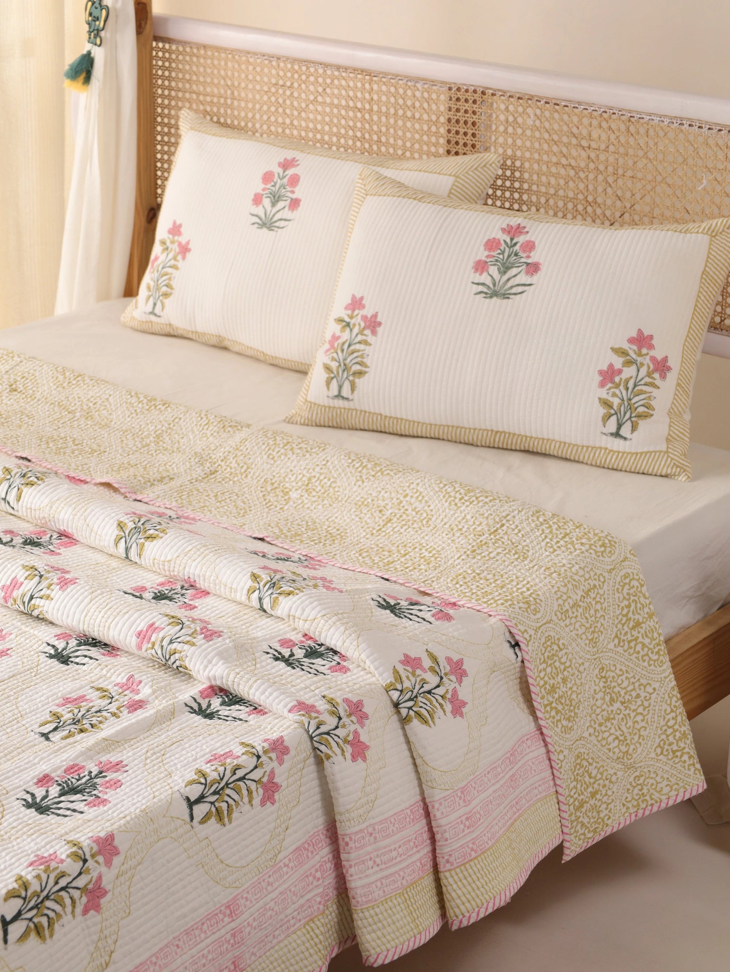 Kantha Stitch Quilt Hand Block Printed Cotton Bedding Queen Size Printed Quilt Coverlet. Main image