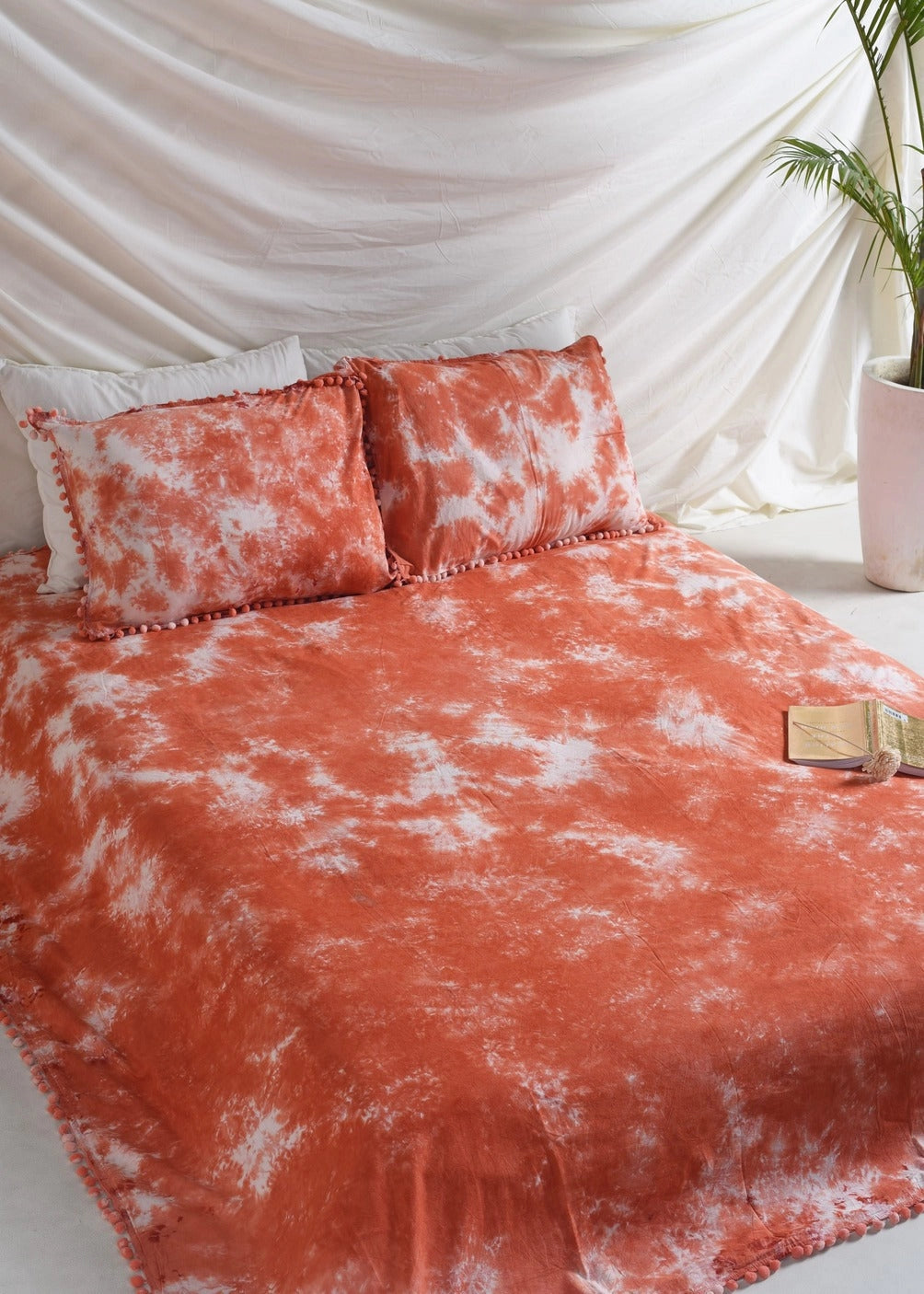 Orange Tie Dye Bedsheets with Pillow Covers Secondary image