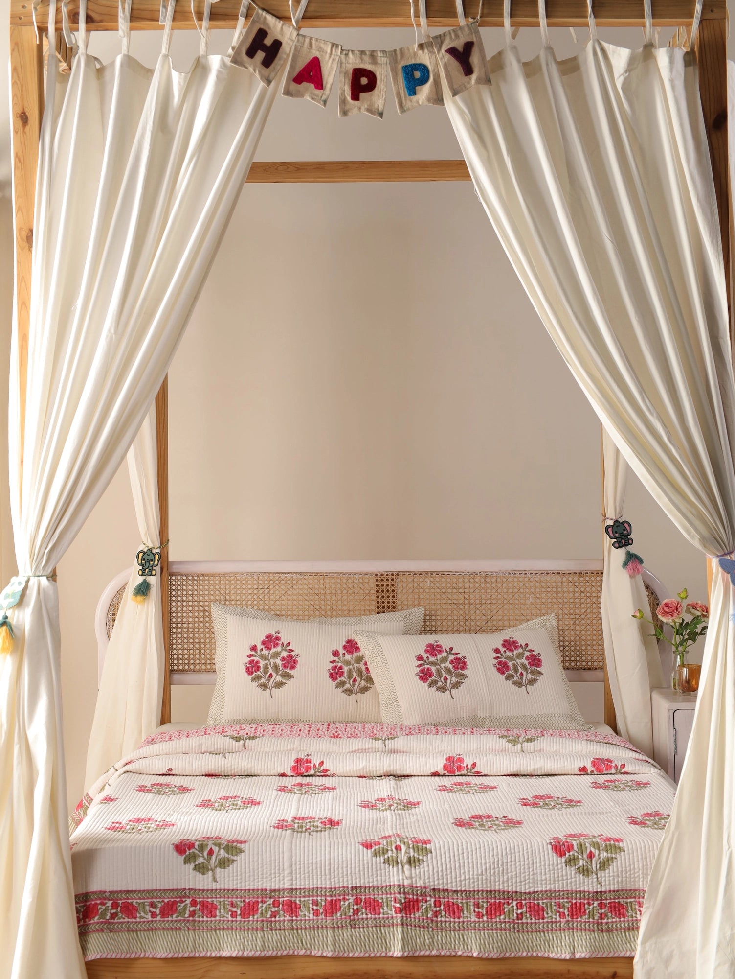 Quilt with Pillow Cover Stamp Set Floral Cotton Quilted Double Soft Cozy Coverlet All Season Blanket Main image