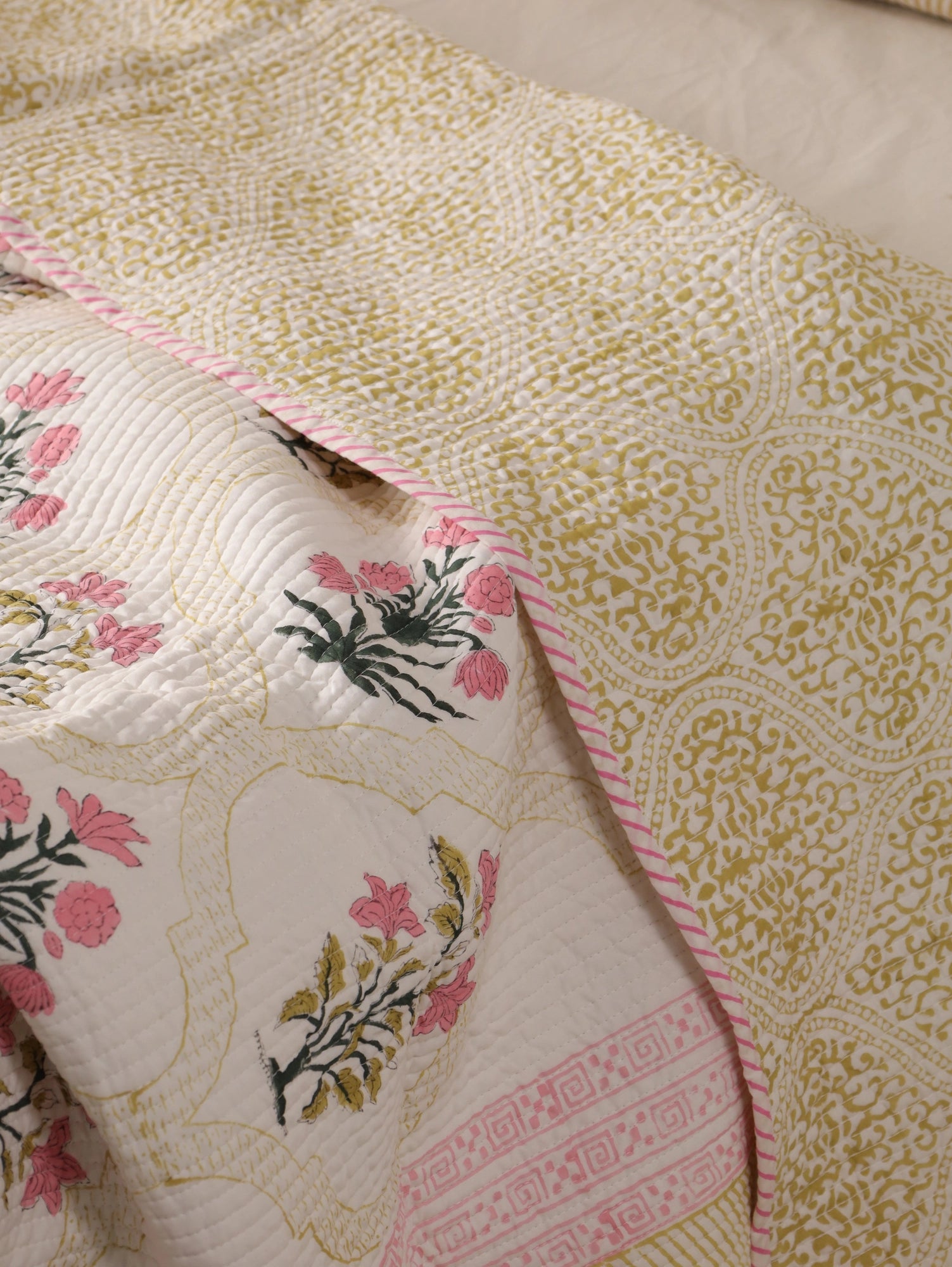 Boho Comforter Quilt Set with Pillowcases | Handmade Soft Blanket for Bedroom Decor - Image 6