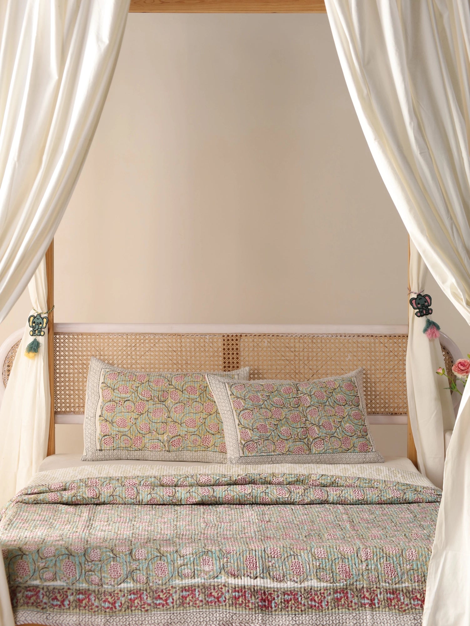 Jaipuri Print Handmade Floral Quilt Bedspread, Cotton Quilted Hand Block Print Cotton Cozy Indian Comforter All Season Quilt Secondary image