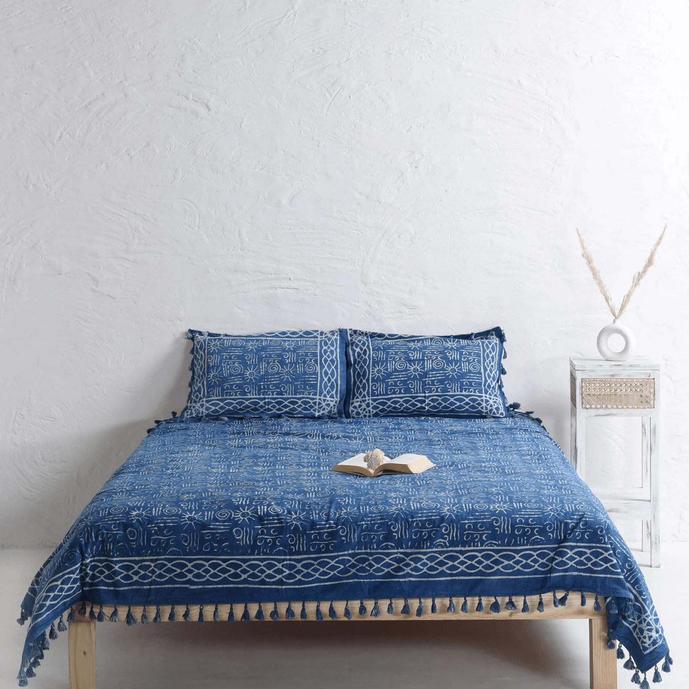 Nilaya Hand Block Printed Bedsheet and Pillow Set Main image