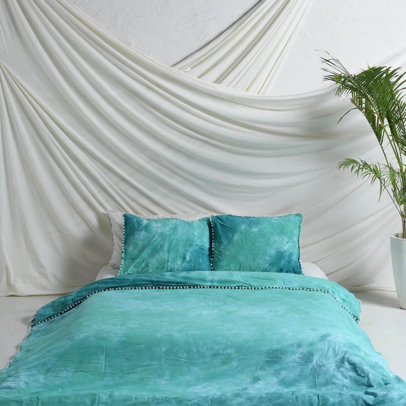Solid Tie Dye Bedsheets with Pillow Covers Main image