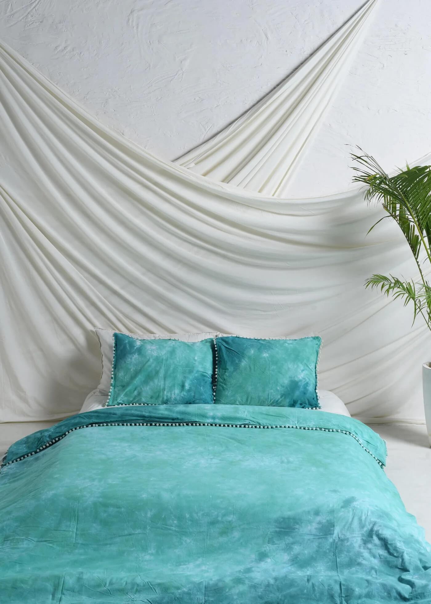 Solid Tie Dye Bedsheets with Pillow Covers Secondary image