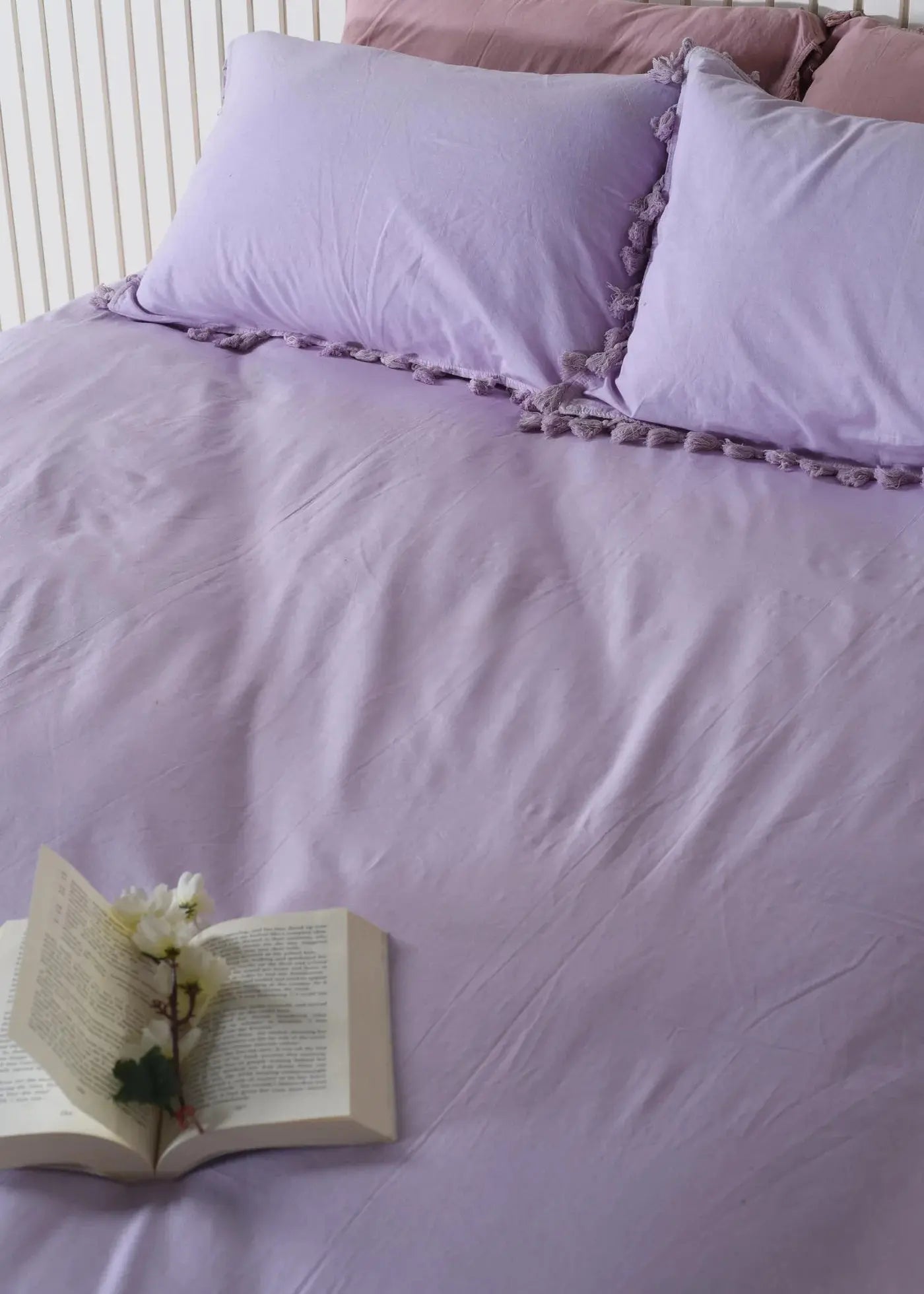 Lavender Linen Bedsheet with Pillow Covers Secondary image