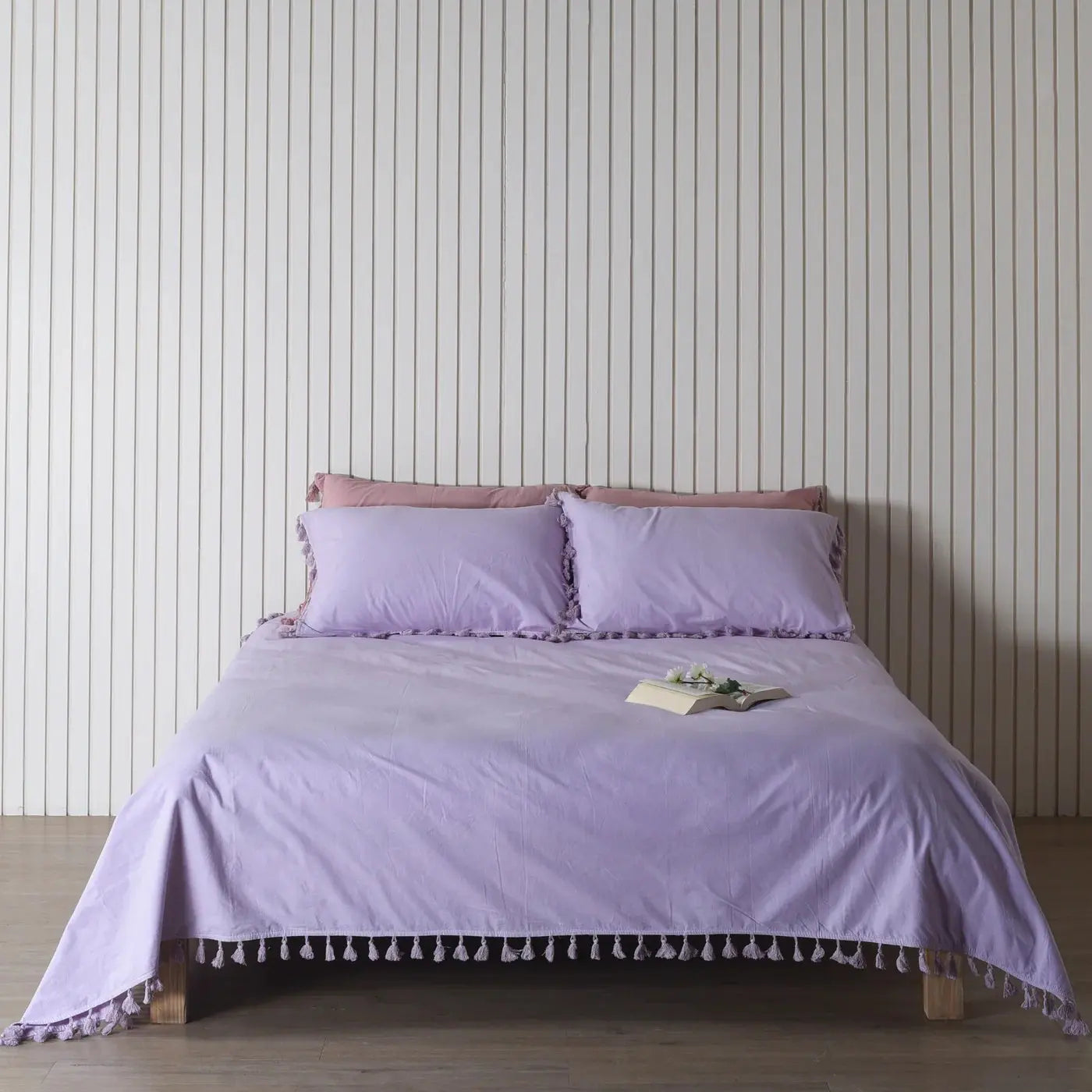 Lavender Linen Bedsheet with Pillow Covers Main image