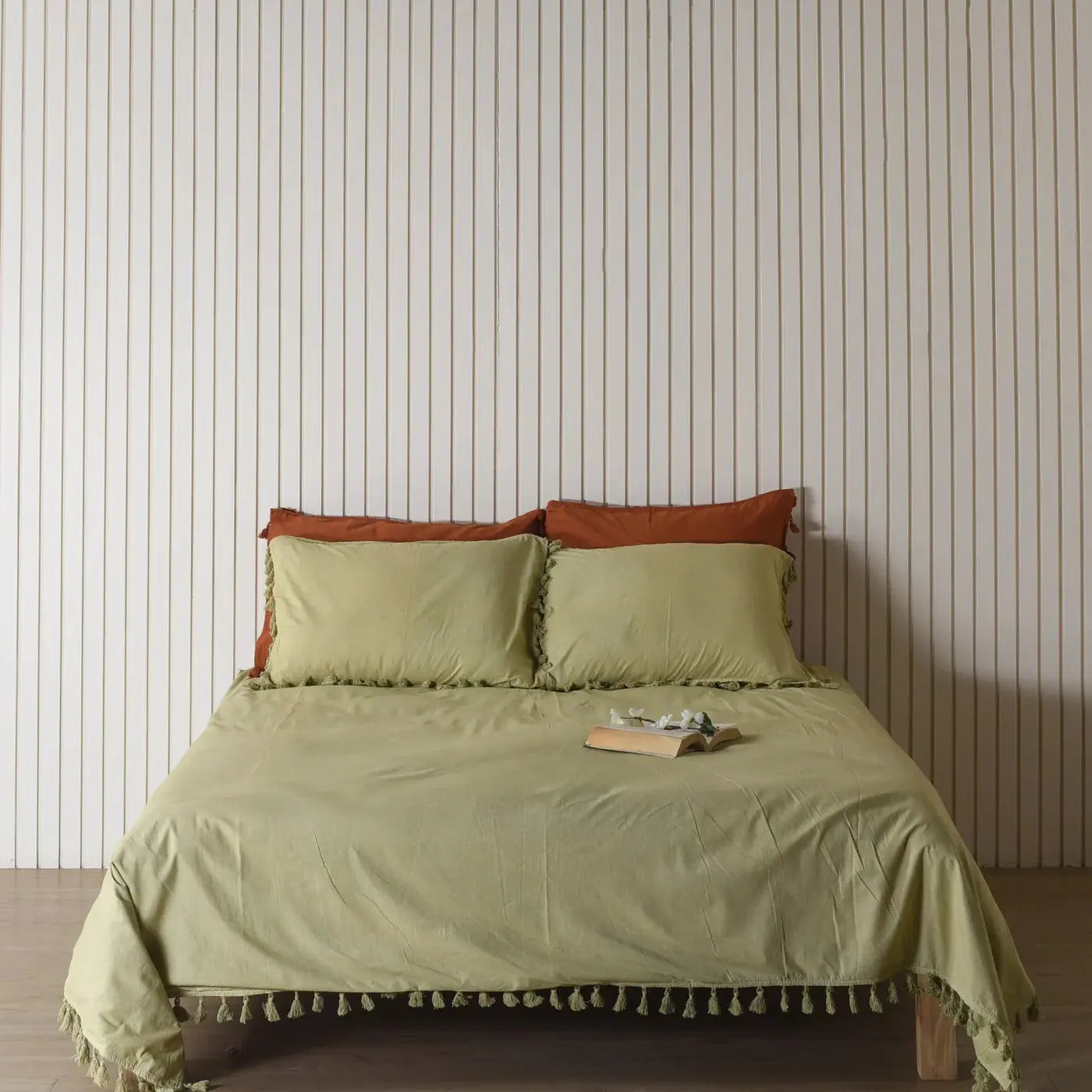 Lime Linen Bedsheet with Pillow Covers Main image