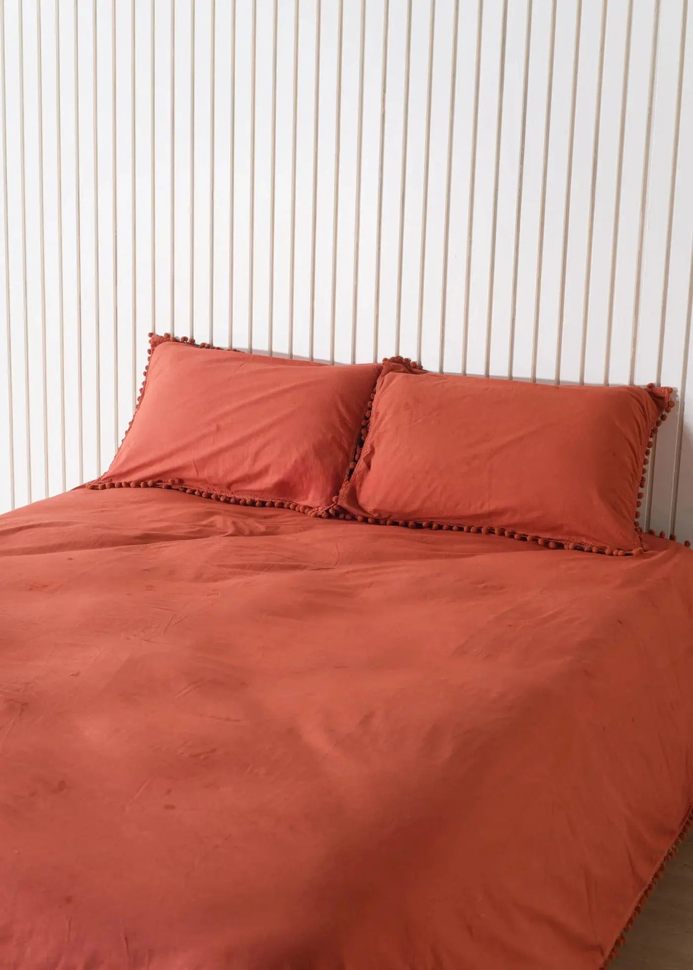 Red Linen Bedsheet with Pillow Covers Secondary image