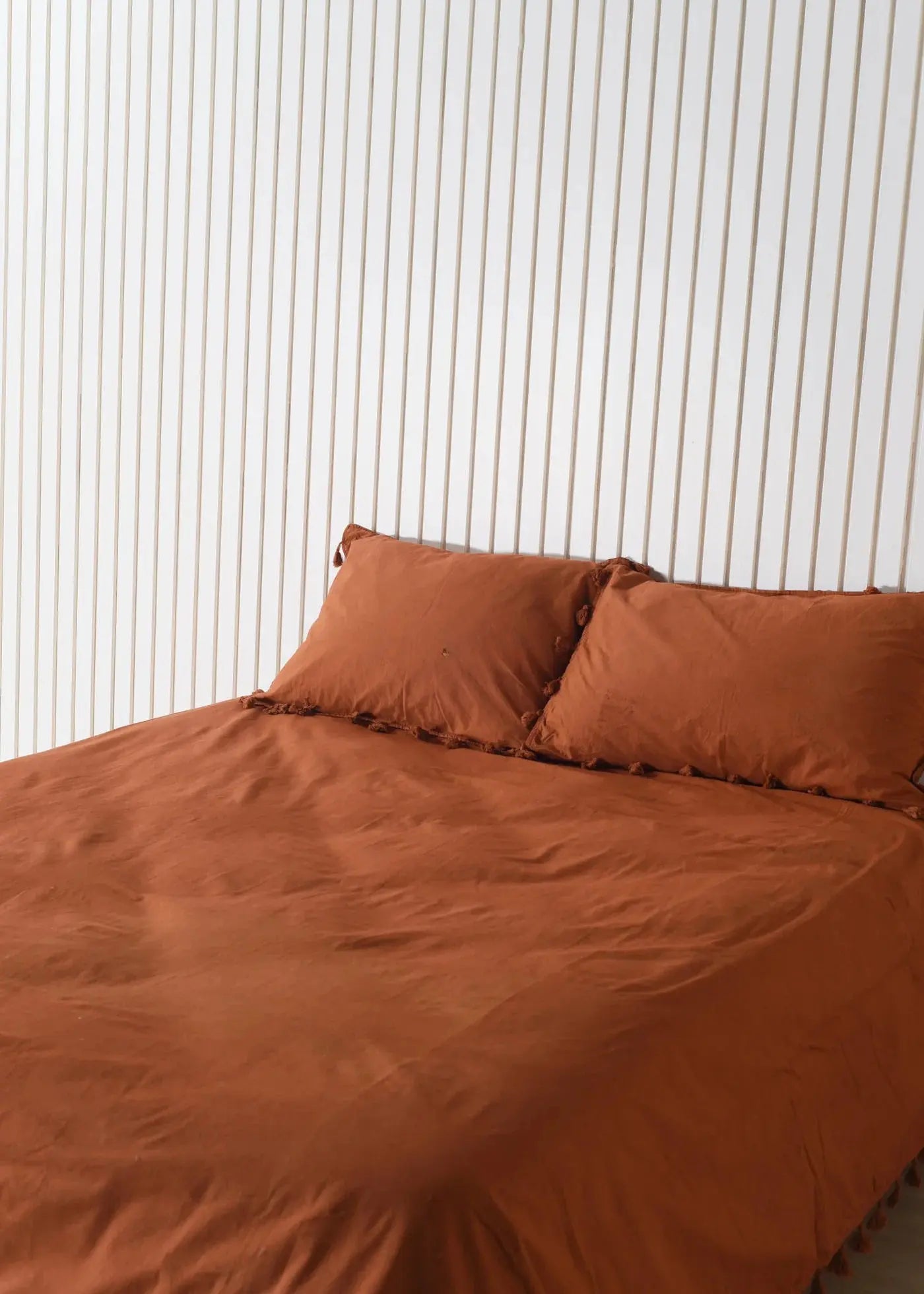 Rust Linen Bedsheet with Pillow Covers Secondary image