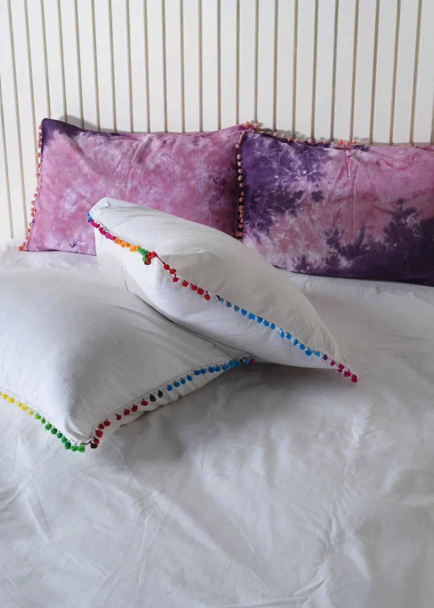 White Linen Bedsheet with Pillow Covers Secondary image
