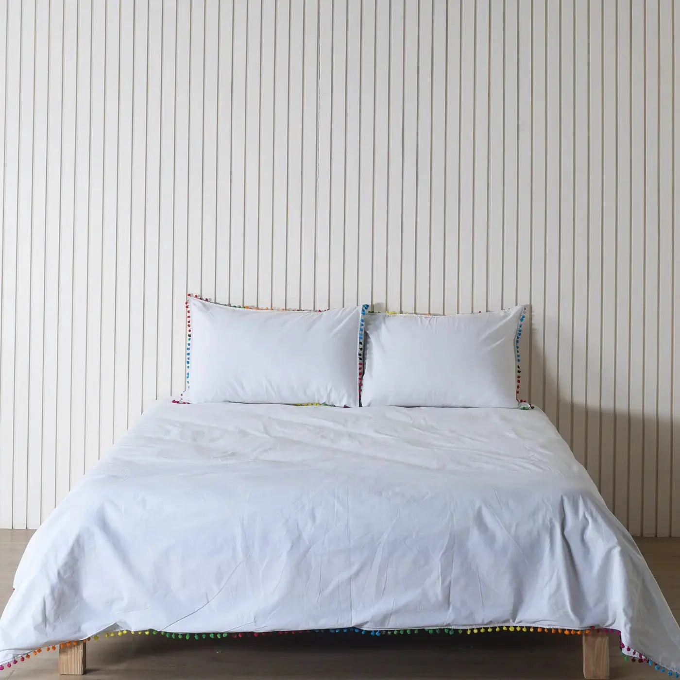White Linen Bedsheet with Pillow Covers